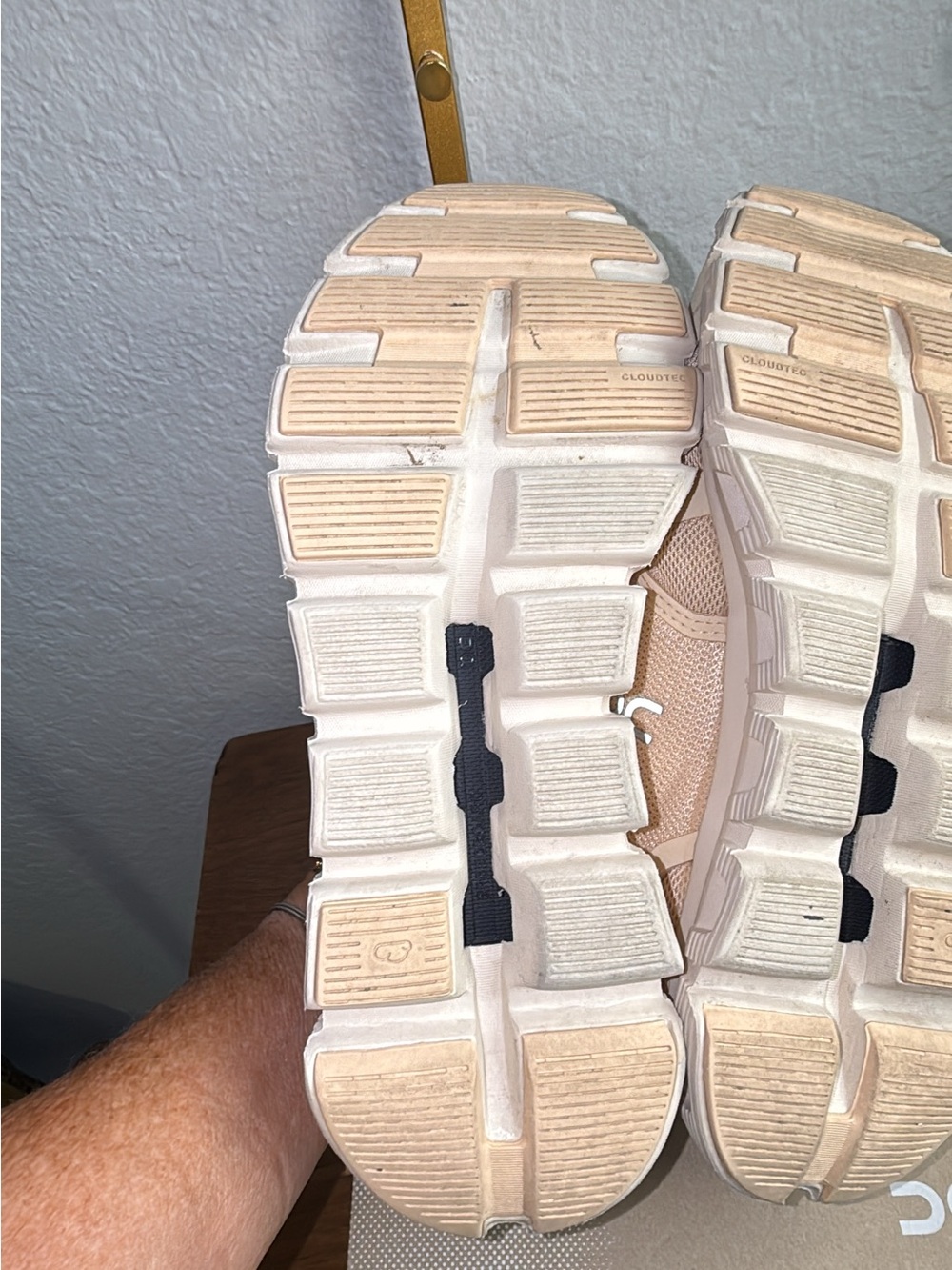On Running Cloud 6 Sneakers in Blonde/dew 7.5 - Picture 7 of 10